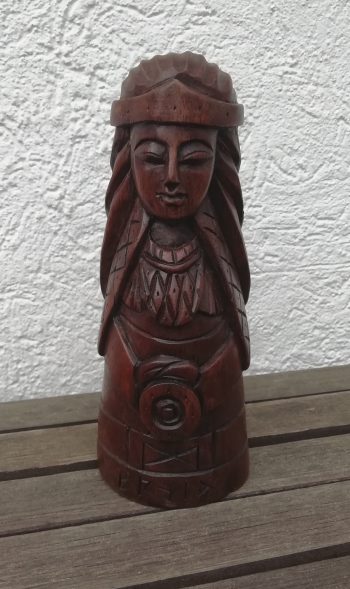 Holzfigur "Frigga"