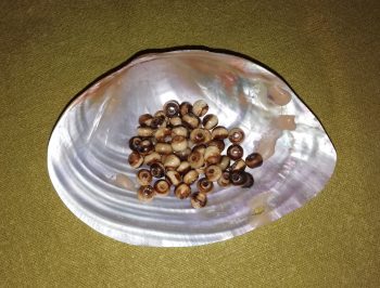 Knochen, Kugelperle, natur braun, 0,6 - 0,7mm