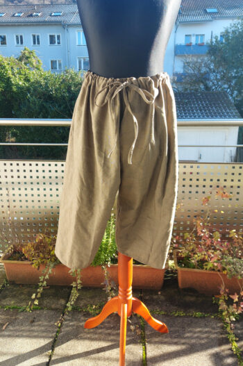 Kurze Leinenhose