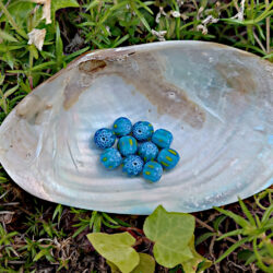Glas-Chevronperle blau-gelb