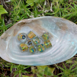 Glas, Walzenperle, klar mit Perle im Inneren