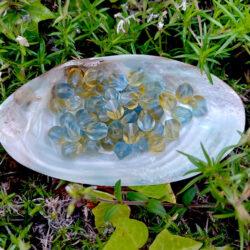 Glas, Kugelperle, gelb-blau