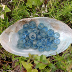 Glas, Scheibenperlen, matt hellblau